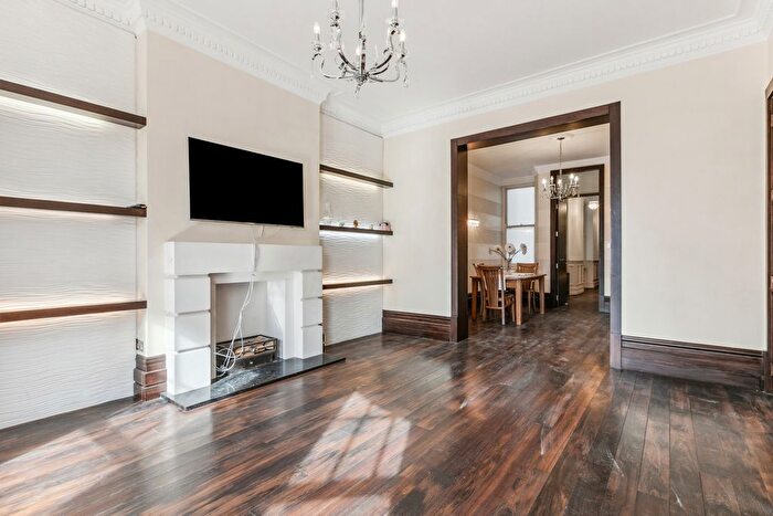 4 Bedroom Flat To Rent In Zetland House, Marloes Road, W8