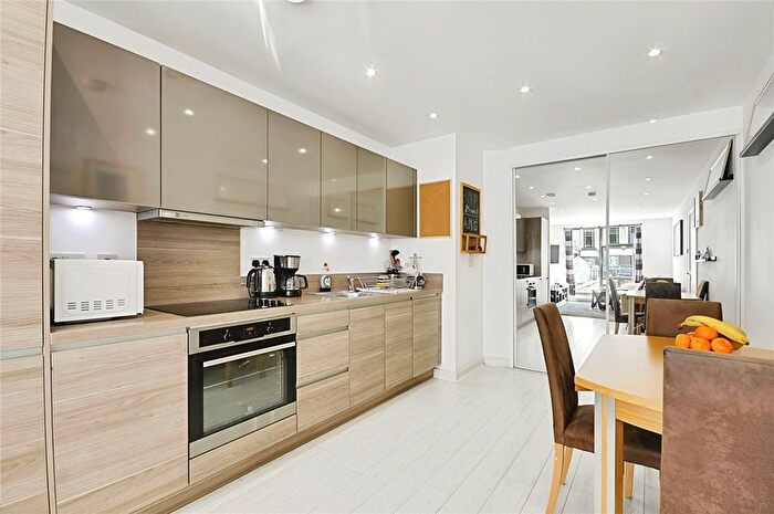 1 Bedroom Flat To Rent In Wallis House Great West Road, Brentford, London, TW8