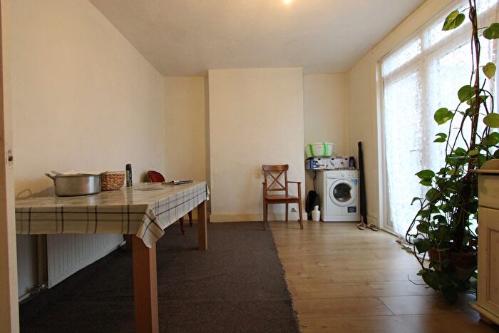 4 Bedroom End Of Terrace House To Rent In Frimley Gardens, Mitcham, CR4