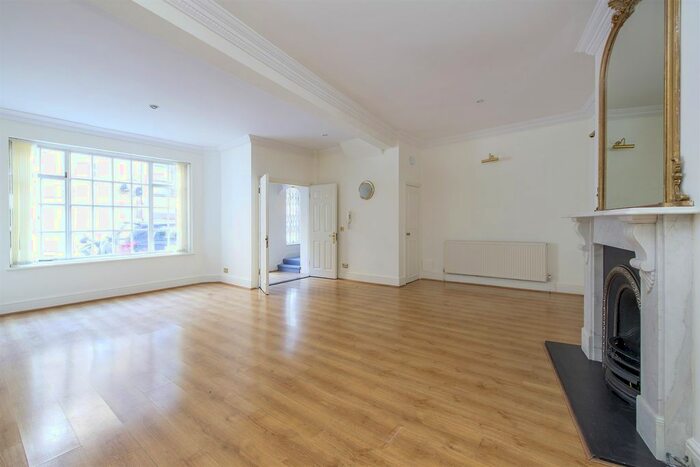 5 Bedroom Mews House To Rent In Upbrook Mews, London, W2