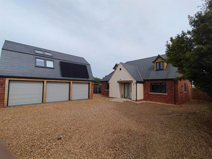 5 Bedroom House For Sale In Dowsdale Bank, Whaplode Drove, Spalding, PE12