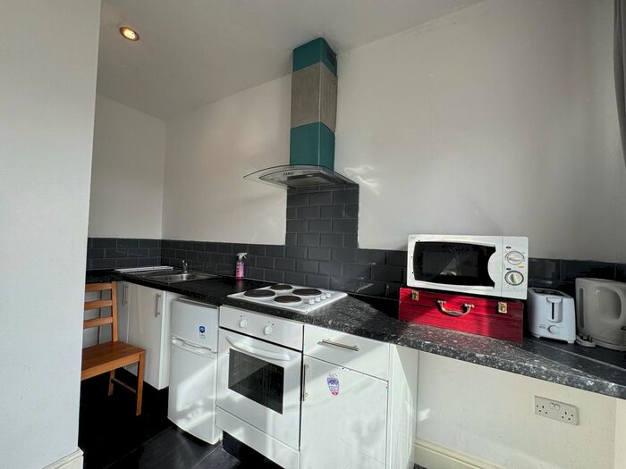 Studio To Rent In Green Lane, Ilford, Essex, IG3