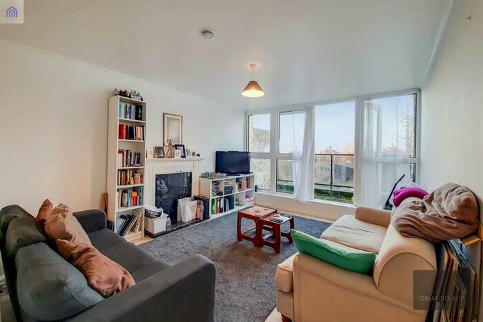 2 Bedroom Maisonette Flat To Rent In Bankside Way, Central Hill, SE19