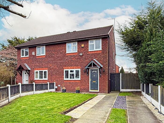 3 Bedroom Semi Detached House For Sale In Fulmar Close, Liverpool, L27