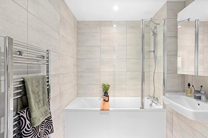 1 Bedroom Apartment For Sale In No. Wood Street, London, E17