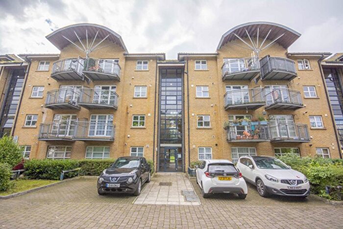 2 Bedroom Flat To Rent In Old Kenton Lane, London, NW9