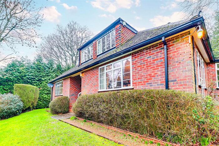 3 Bedroom House To Rent In Mackies Hill, Peaslake, GU5