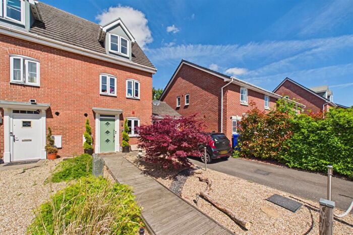 4 Bedroom Semi Detached House For Sale In Saw Mill Way, Shobnall, Burton-On-Trent, DE14