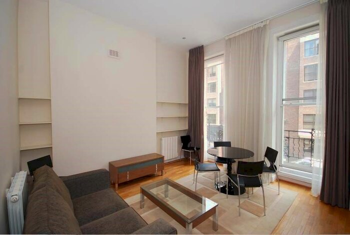 2 Bedroom Flat To Rent In Nottingham Place, Marylebone, London, W1U