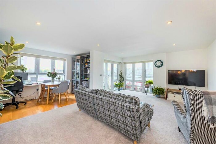 2 Bedroom Apartment To Rent In St. Davids Square, Isle Of Dogs, E14