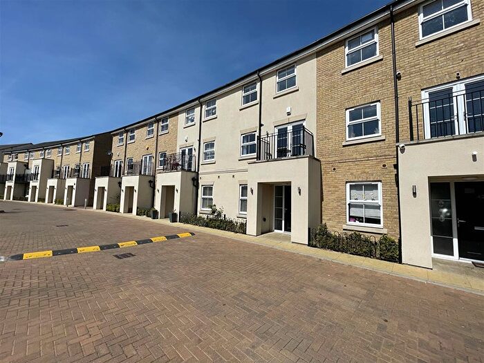 4 Bedroom Town House To Rent In Autumn Way, West Drayton, UB7