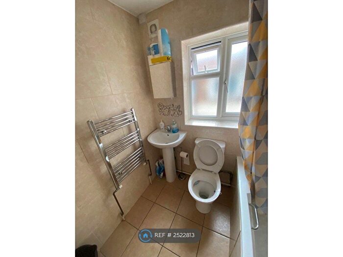 3 Bedroom Flat To Rent In Derby Road, Southampton, SO14