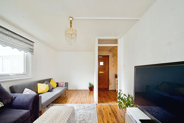 2 Bedroom Flat For Sale In Merchant Street, London, E3