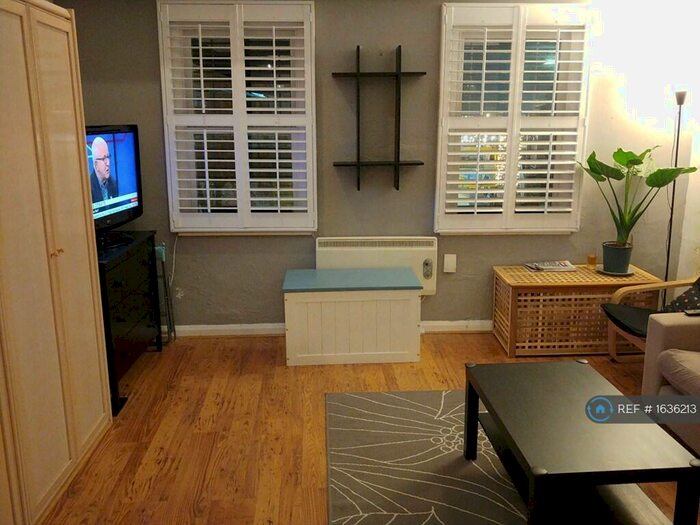 Studio To Rent In Camden High Street, Camden, NW1