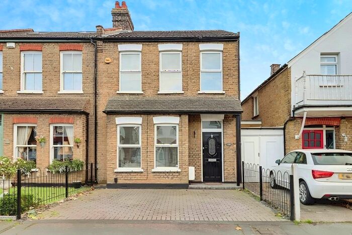3 Bedroom End Of Terrace House To Rent In North Avenue, Southend-On-Sea, SS2