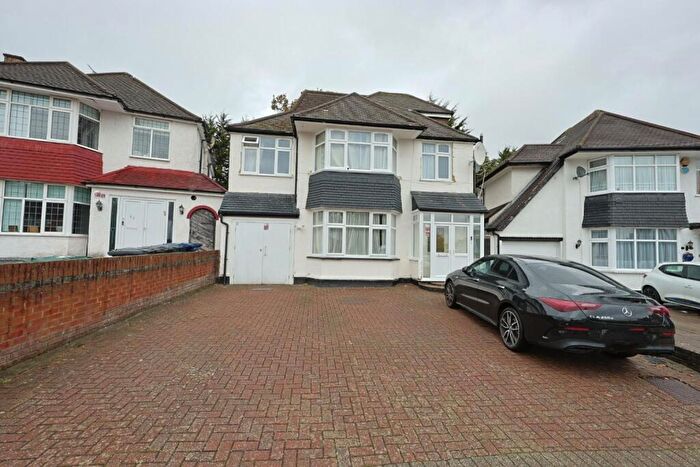 5 Bedroom Detached House For Sale In Kings Drive, Edgware, Greater London, HA8