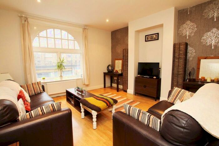 2 Bedroom Flat To Rent In Streatham High Road, London, SW16