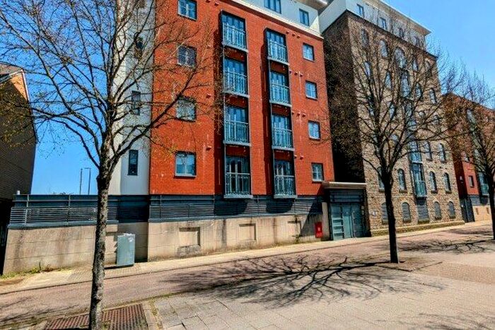 2 Bedroom Flat To Rent In Magretian Place, Caerdydd, CF10