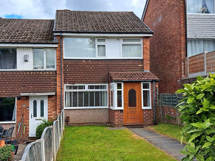 3 Bedroom Town House To Rent In Torwood Road, Chadderton, OL9