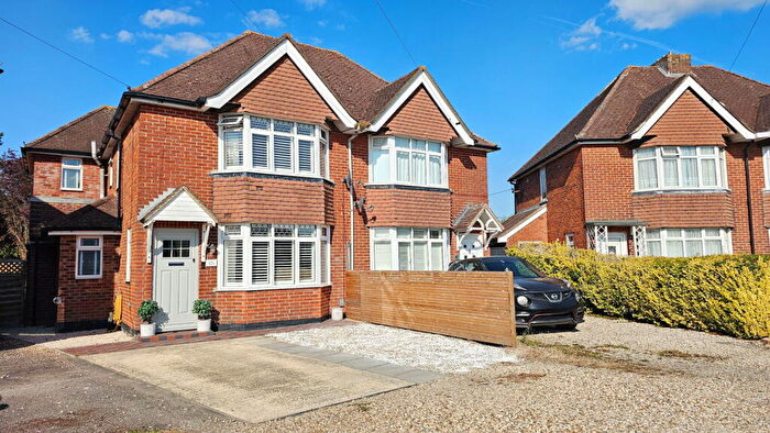 3 Bedroom Semi Detached House For Sale In Bath Road, Thatcham, RG18