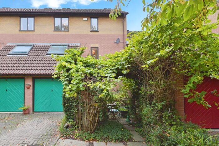4 Bedroom Terraced House For Sale In Woodley Headland, Milton Keynes, Buckinghamshire, MK6