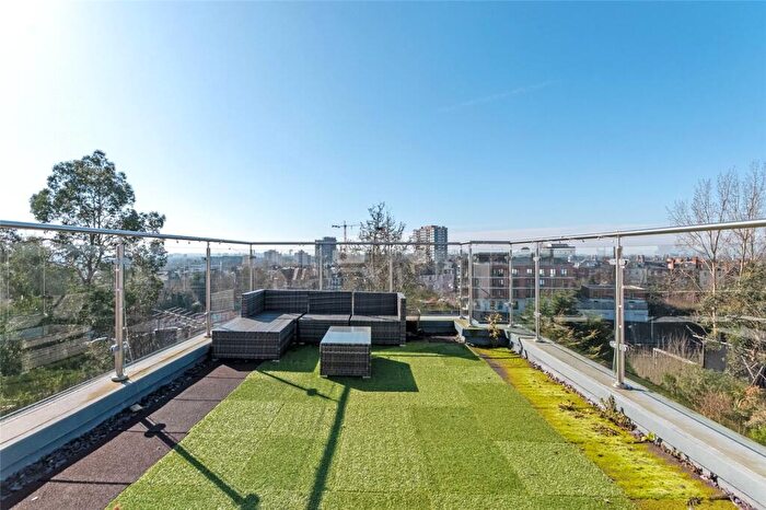 3 Bedroom Flat To Rent In Westbere Road, Cricklewood, NW2