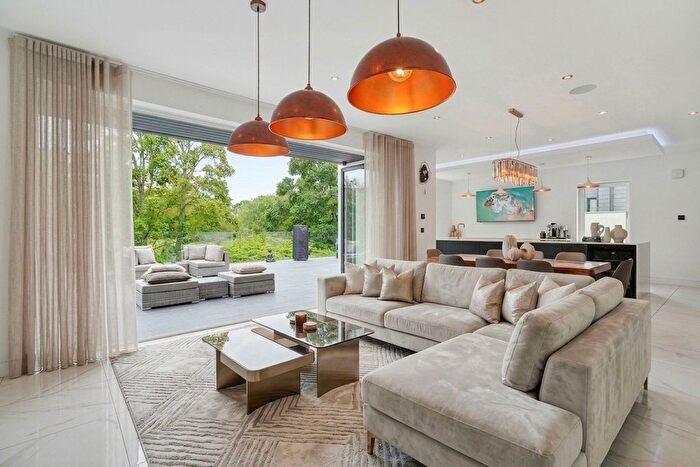 4 Bedroom Detached House For Sale In Clyde Grove, Crossford, ML8