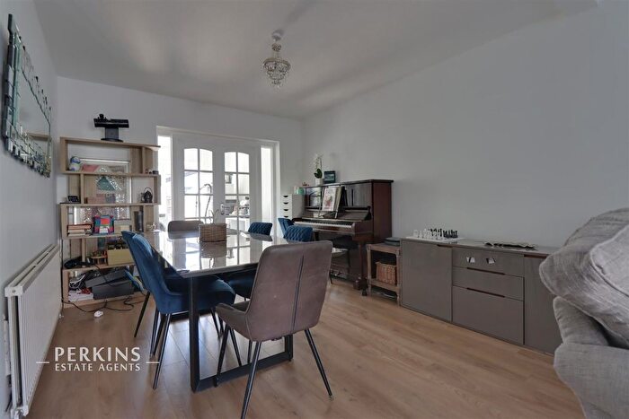 4 Bedroom Property To Rent In Drew Gardens, Greenford, UB6