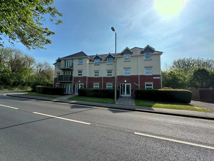 2 Bedroom Flat To Rent In River Way, Andover, SP10