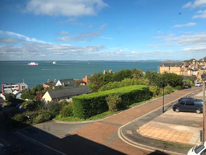 4 Bedroom House To Rent In Cliff Road, Cowes, PO31