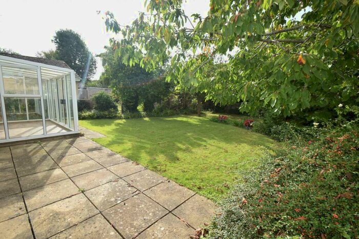 2 Bedroom Detached Bungalow For Sale In Franklin Close, Chalgrove, OX44