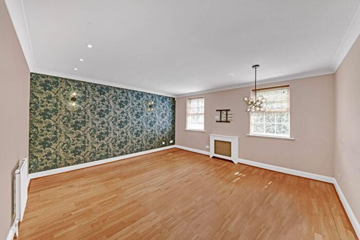 2 Bedroom Flat To Rent In Ensign Street, Tower Hill, London, E1