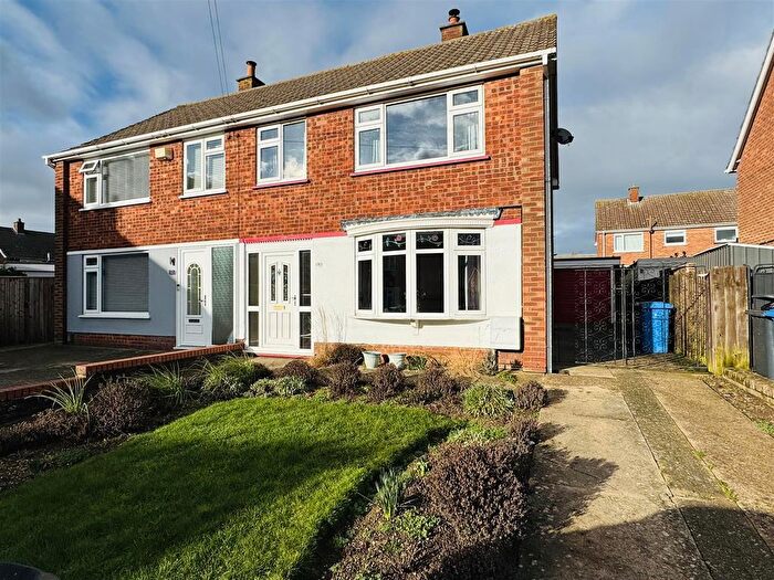 3 Bedroom Semi Detached House For Sale In Wetherby Close, Ipswich, IP1