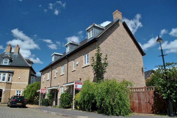 3 Bedroom End Terrace House To Rent In Palmerston Way, Stotfold, Hitchin, SG5