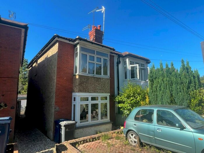 1 Bedroom Flat To Rent In Peperharow Road, Godalming, Surrey, GU7