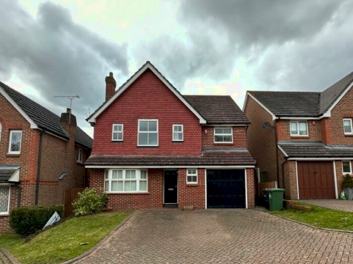4 Bedroom Detached House To Rent In West Cheshunt, EN7