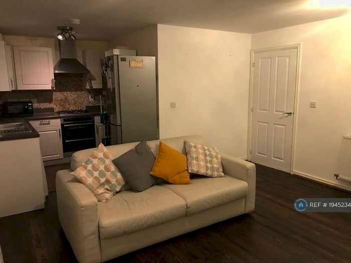 2 Bedroom Flat To Rent In Falcon Ave, South Ockendon, RM15