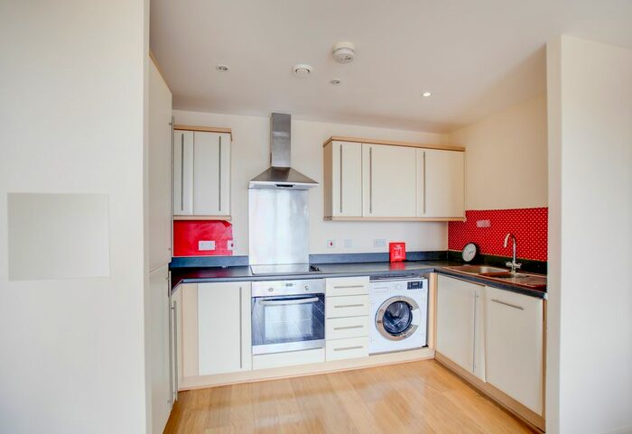 2 Bedroom Flat To Rent In Grays Place, Slough, SL2