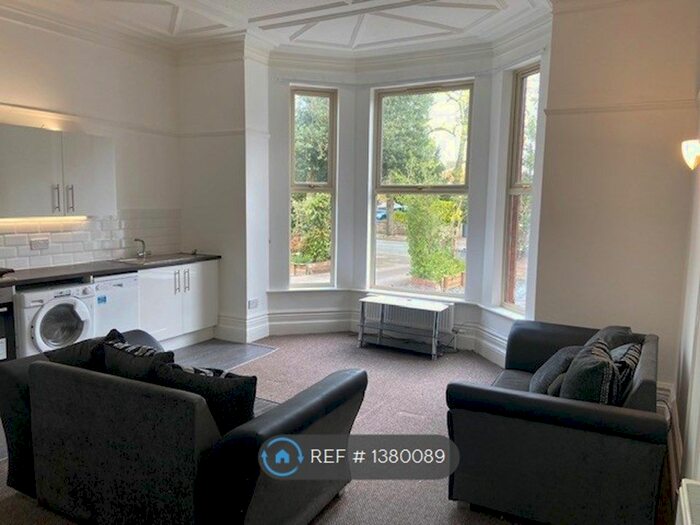 2 Bedroom Flat To Rent In Northenden Road, Sale, M33