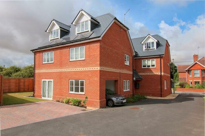 2 Bedroom Flat To Rent In Springfield Road, Wantage, OX12