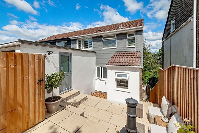 3 Bedroom Semi-Detached House For Sale In Beverston Way, Widewell, Plymouth, PL6