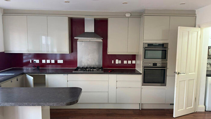 3 Bedroom Semi-Detached House To Rent In Dagenham Road, RM7