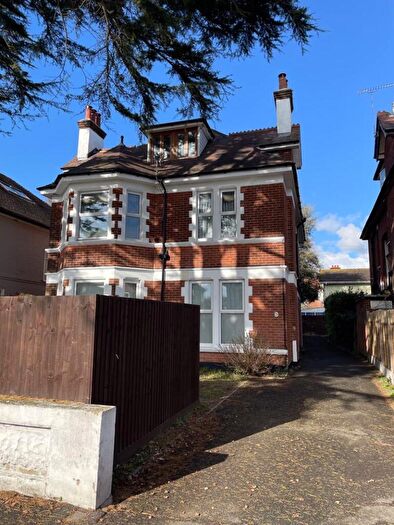 2 Bedroom Flat To Rent In Richmond Wood Road, BH8