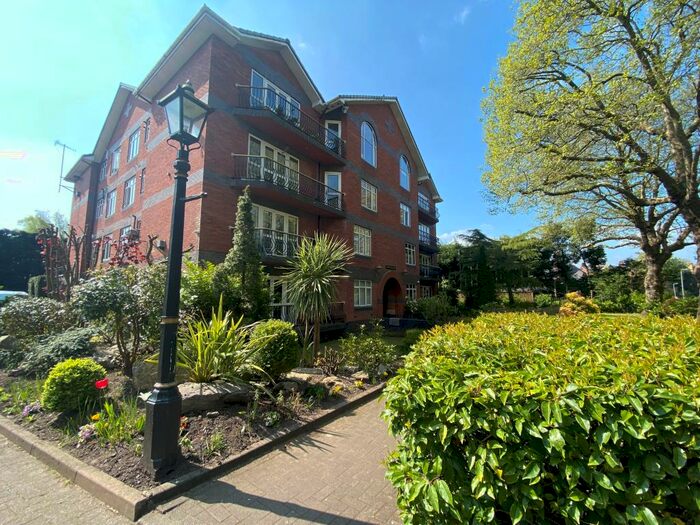 2 Bedroom House To Rent In Windermere House, L17