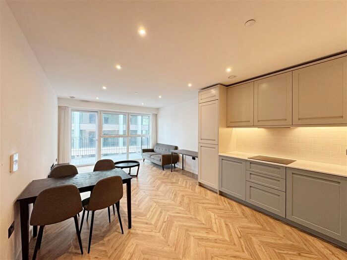 2 Bedroom Flat To Rent In Tryon House, Royal Exchange, KT1