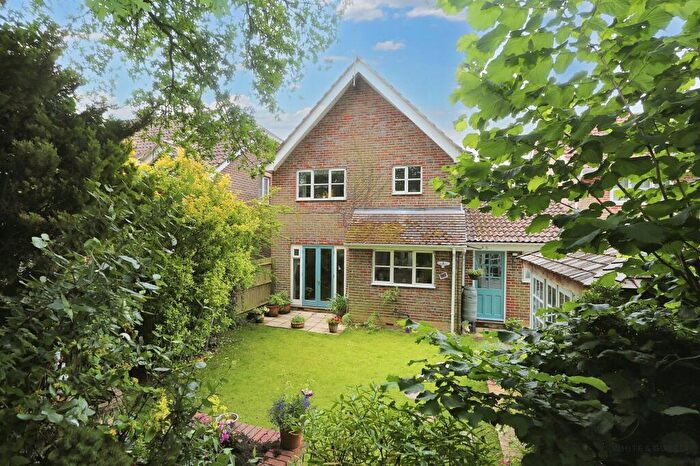 3 Bedroom Detached House For Sale In Larkspur Close, Swanmore, SO32