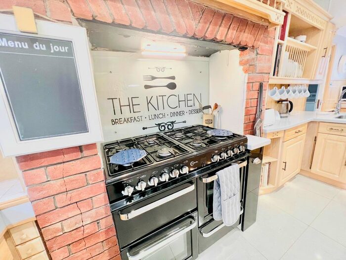 3 Bedroom Detached House To Rent In Romford Road, Ongar, CM5