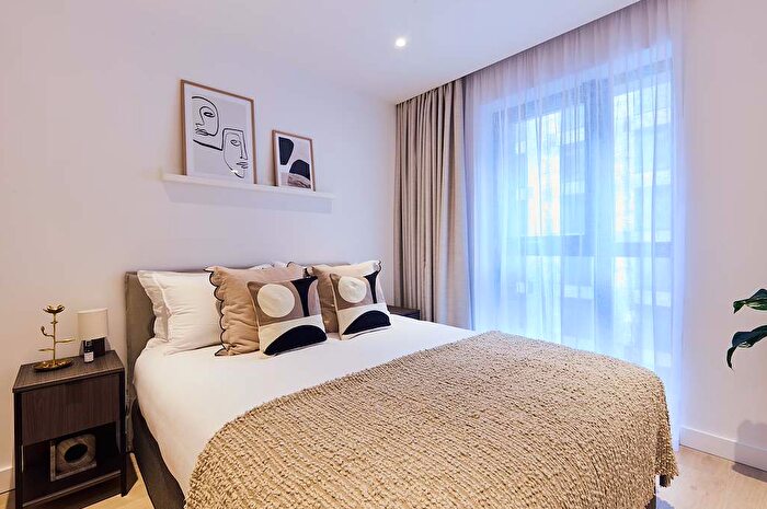 2 Bedroom Apartment To Rent In New Drum Street, Tower Hamlets, London, E1