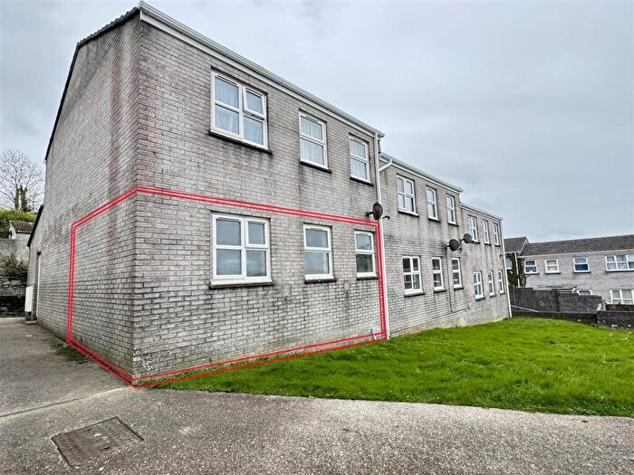 1 Bedroom Flat For Sale In Thornpark Road, St. Austell, PL25