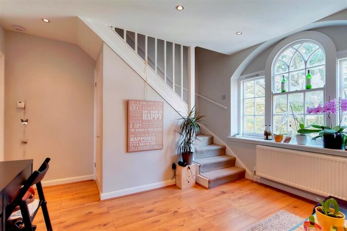 2 Bedroom Flat To Rent In Albion Avenue, London, SW8